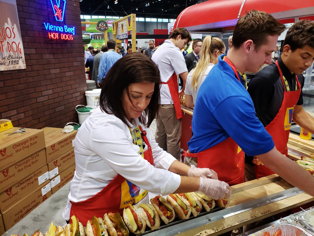 ChicagoLovesPan's tweet photo. Just published my comprehensive review of @NatlRestShow's centennial edition. Innovation, deliciousness, mindful eating - all in one place! Read more below: https://t.co/fRixAJnMk2 #plantbased #food #100YearsofWow @WeRRestaurants @Caviaroli @pitayaplus @BellavitaExpo @KronosFoods https://t.co/nXbAcc1kx4