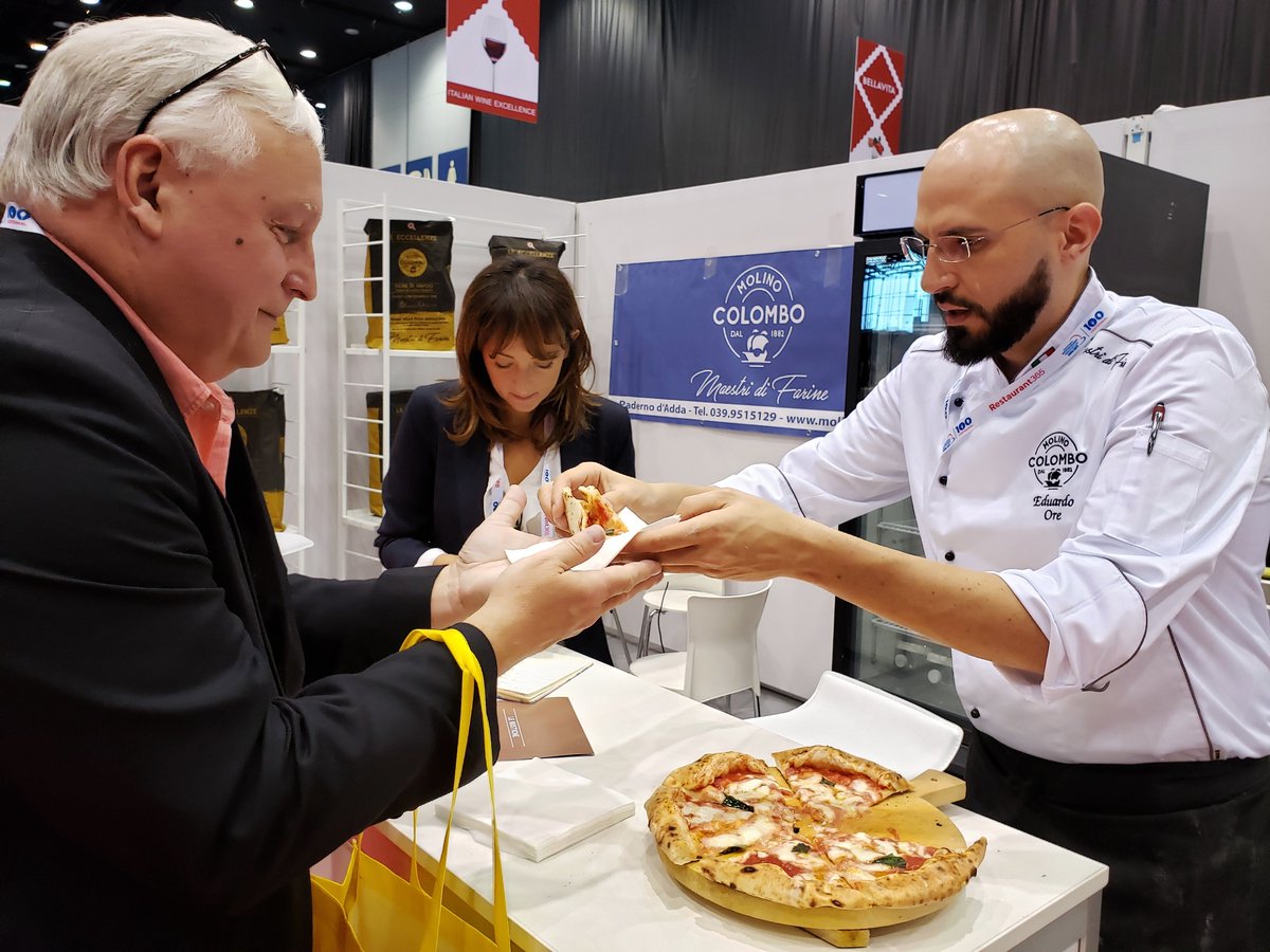 ChicagoLovesPan's tweet photo. Just published my comprehensive review of @NatlRestShow's centennial edition. Innovation, deliciousness, mindful eating - all in one place! Read more below: https://t.co/fRixAJnMk2 #plantbased #food #100YearsofWow @WeRRestaurants @Caviaroli @pitayaplus @BellavitaExpo @KronosFoods https://t.co/nXbAcc1kx4