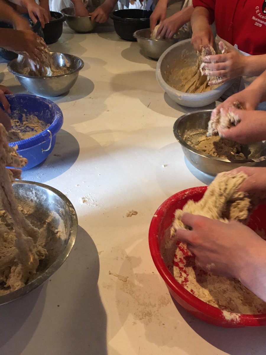 RipleyLanguages's tweet photo. So many culinary delights today after the group successfully made and got to take home their own bread 🥖 with plenty of background into how the bread is made in French!! Here are Grace and Lucie showing off their masterpieces! @RipleyFood 🇫🇷 #normandy19 #fabriquerlepain #soleil https://t.co/k43EIDB2aw