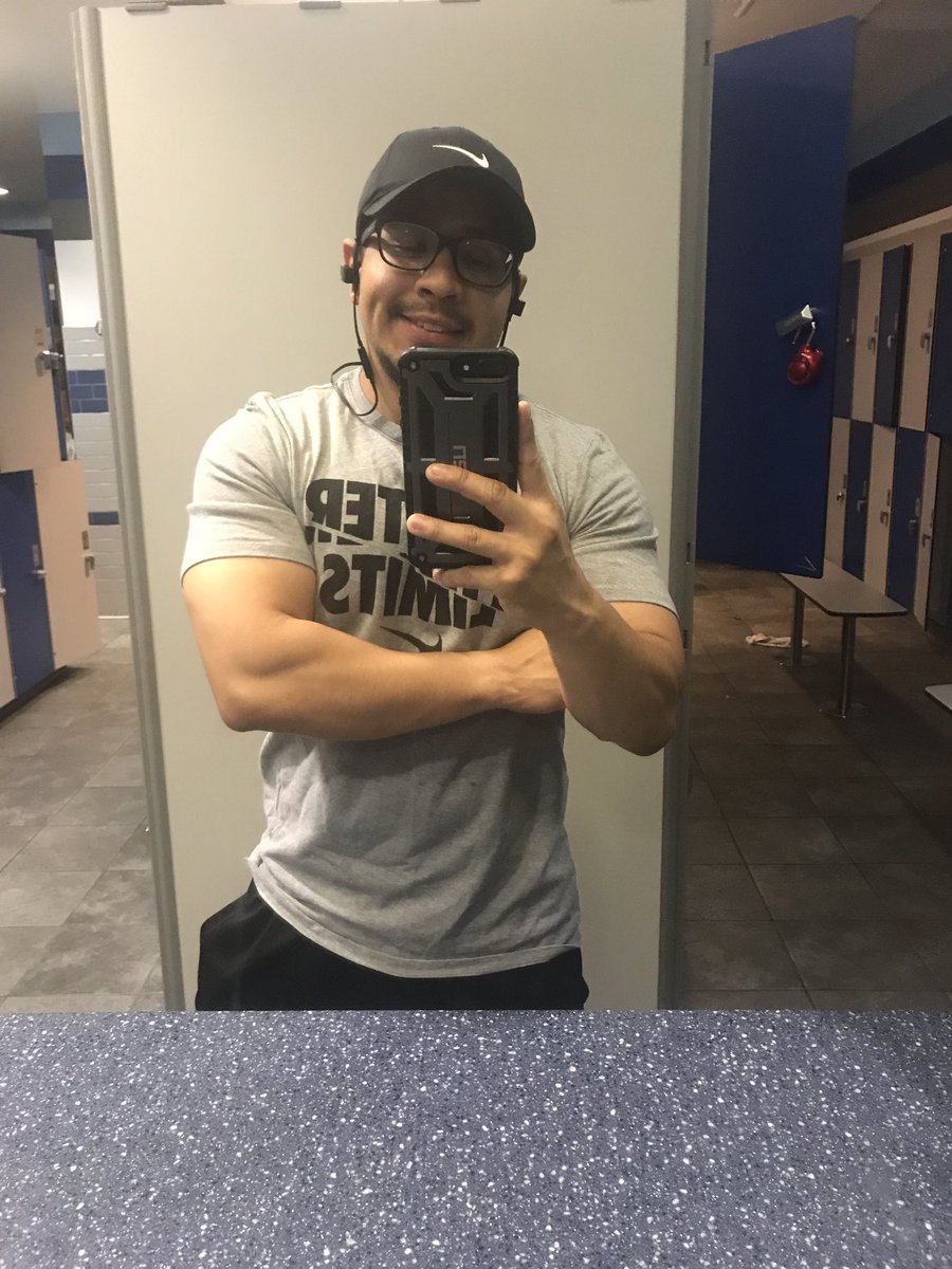 92Shashin's tweet photo. Shirt on or off? 🤔 need to keep grinding I’ve been lazy lately! 

#ProjectBeauti https://t.co/7F4EWFnlT4