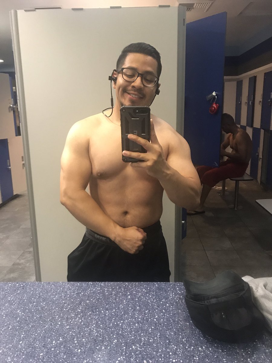 92Shashin's tweet photo. Shirt on or off? 🤔 need to keep grinding I’ve been lazy lately! 

#ProjectBeauti https://t.co/7F4EWFnlT4