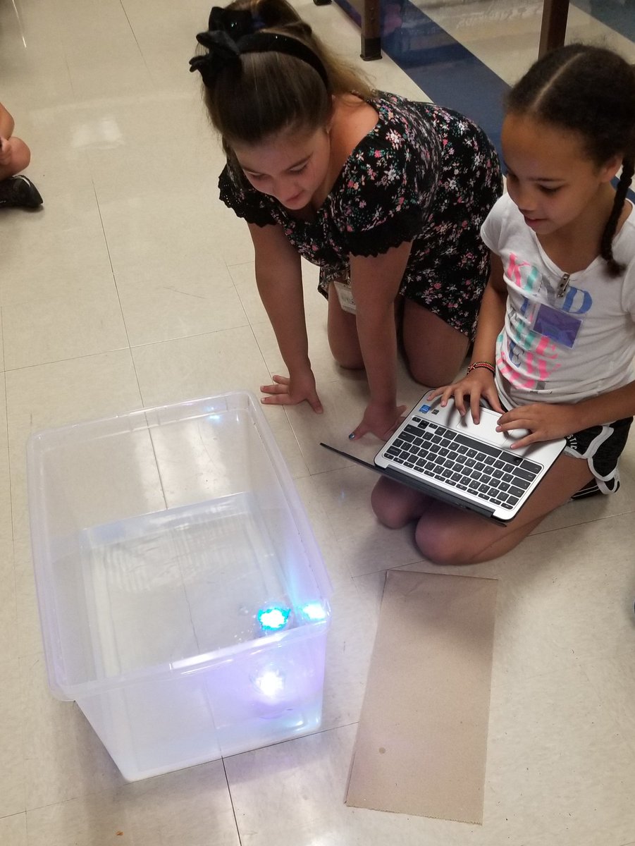 TCodecamp's tweet image. Amazing students making Sphero swim!!