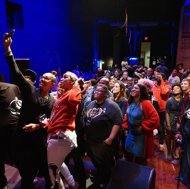 creativeconfest's tweet photo. #FBF that time at #CCF7 when @kimblackwellpmm showed us what #Power we all have to build our teams and chase our dreams! #salute •
•
Mark your calendars for #CCF8 September 12-14 #Elev8 https://t.co/vryfQ98B2H https://t.co/E19p40NpjV