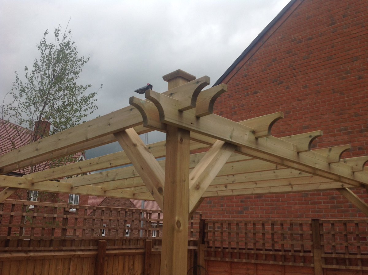 decking_the's tweet photo. Split level deck with timber pergola https://t.co/sj5tQ9Hgpq