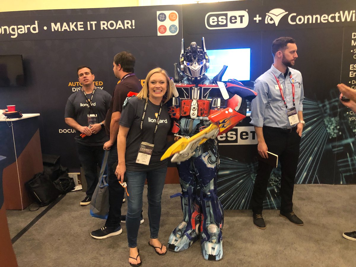 LiongardHQ's tweet photo. As promised.... #RobotStuff 🤖😏 Come stop by booth #405 for a picture with our robot friends and to find out more about automating your documentation! #ITNationEXPLORE #MakeITRoar https://t.co/IWLNHfVoPT