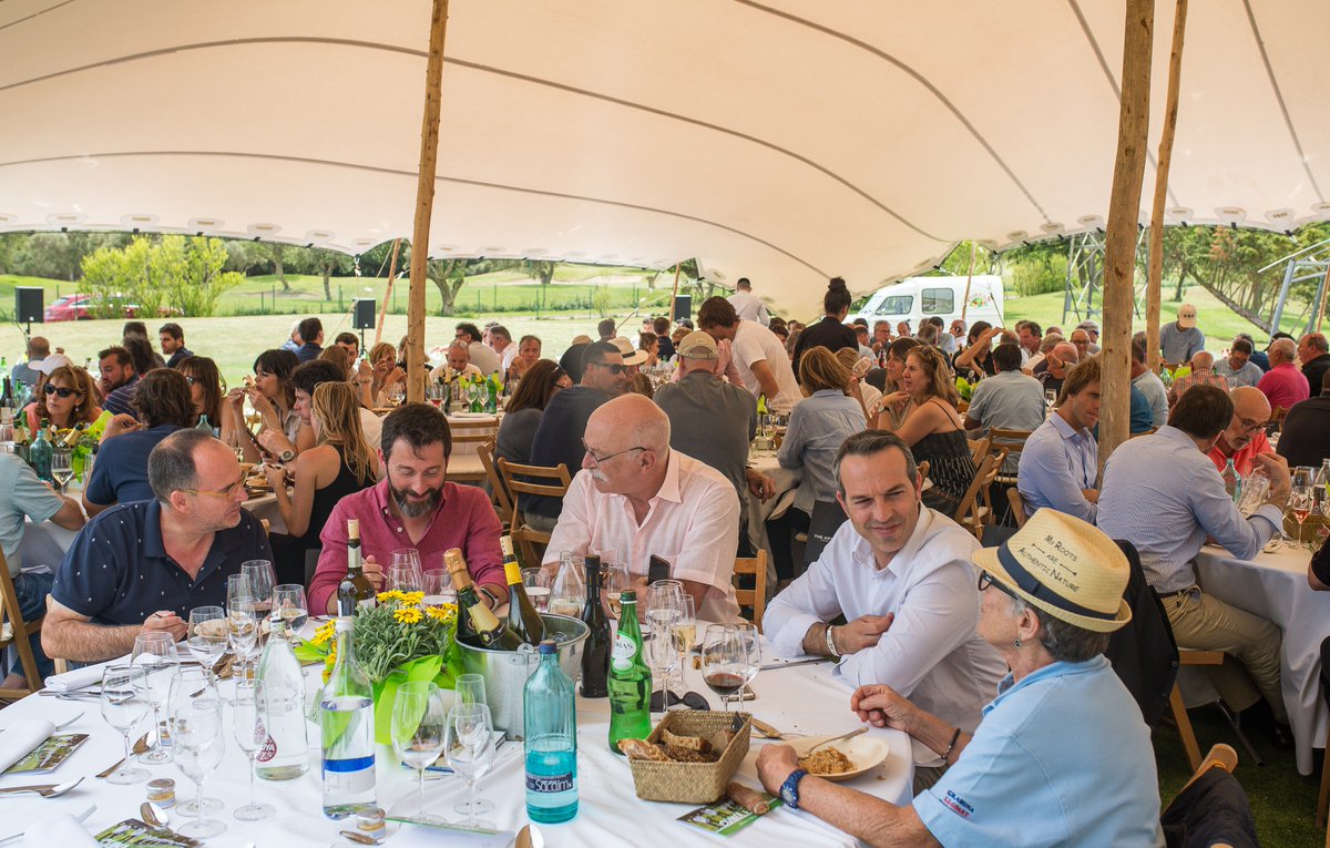 CuinaEmpordanet's tweet photo. A les portes del cap de setmana, i tal i com us vam prometre 👉 seguidament us deixem més fotos del Cuina i Golf 👩🍳🏌️♂️de dilluns passat al Club Golf d'Aro Mas Nou 😊
#cuinaigolf #cuinaigolf2019 #cuina #golf #lacuinadelempordanet #cuinaempordanet #clubgolfdaromasnou #masnou https://t.co/Zr3z7x7mCc