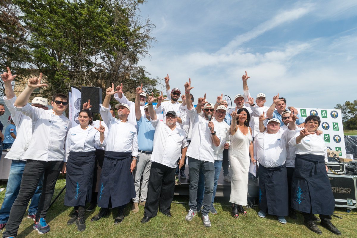 CuinaEmpordanet's tweet photo. A les portes del cap de setmana, i tal i com us vam prometre 👉 seguidament us deixem més fotos del Cuina i Golf 👩🍳🏌️♂️de dilluns passat al Club Golf d'Aro Mas Nou 😊
#cuinaigolf #cuinaigolf2019 #cuina #golf #lacuinadelempordanet #cuinaempordanet #clubgolfdaromasnou #masnou https://t.co/Zr3z7x7mCc