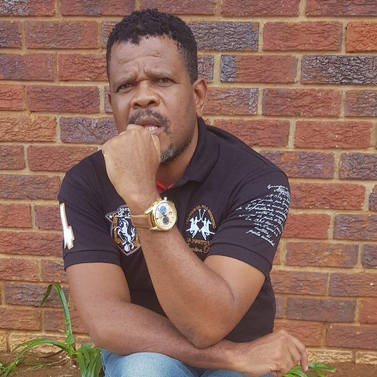 MphoManyaapelo's tweet image. Coming up: We chat to Teach Kgonothi about the Onkgopotse Tiro Lecture. @@northwestfm898 with @DMOS_SA @mphogaletshitse @VillagePrincezz #TheUrbanDrive #officeChallenge #DevelopingArts