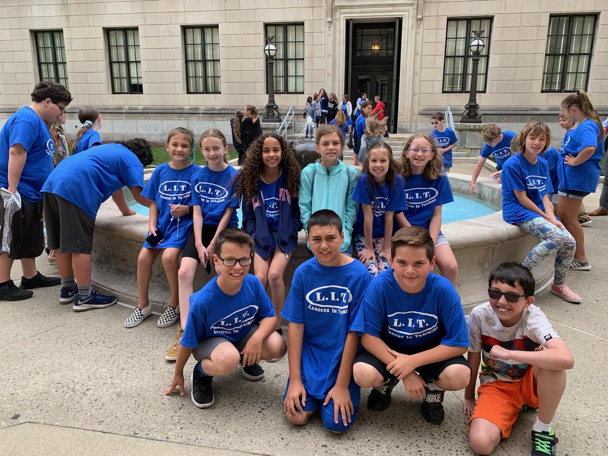 Mrs_MacAvoy's tweet photo. Mrs. Sharpless' Leaders in Training in Trenton at the State House. @Cecil_S_Collins @Barney_Magee #soaringseahawks https://t.co/zLqZWB7VPE