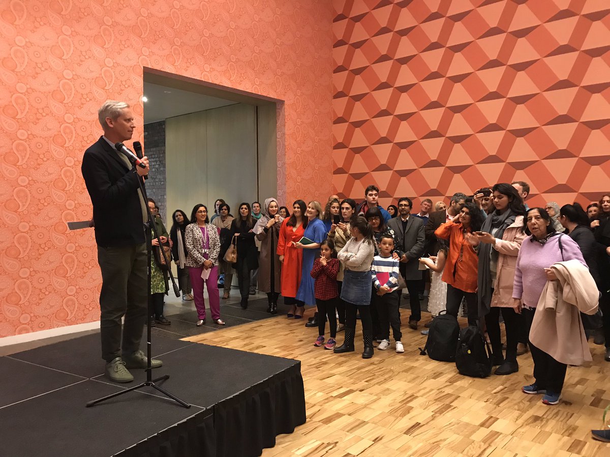 AidaForoutan's tweet photo. 3/3 The photos are random. I only took only 4 of them: Uthra, the curator, @SaskiaWarren1, the director of the project, and Alistair @magwagdirector, the director of the Whitworth. And someone I don’t know who was taking a selfie.
#BeyondFaith #whitworthartgallery #manchester https://t.co/hjeDmwvG3W