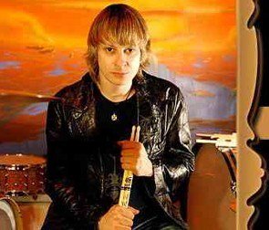 Happy birthday to Ray Luzier! 
