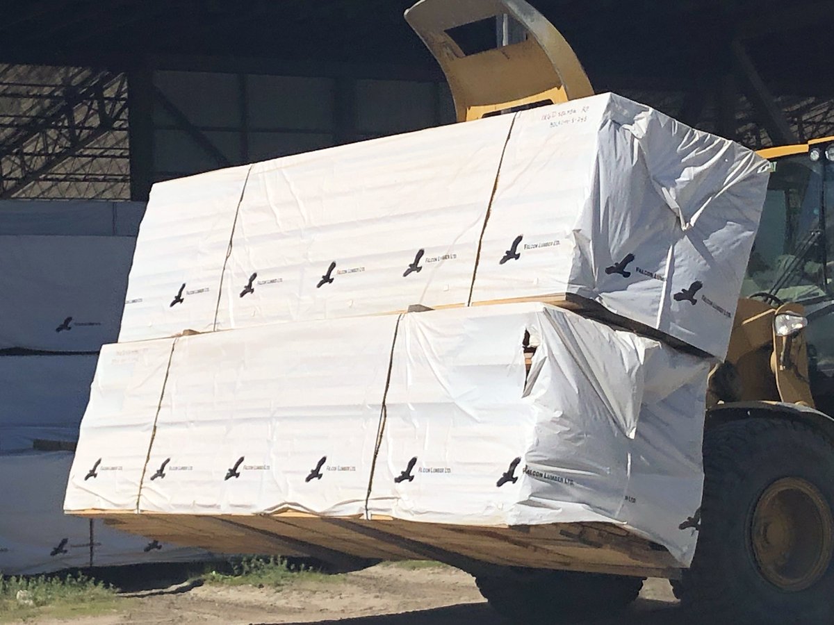 lumbersource's tweet image. Busy loading trucks at the mill. We ship to both Domestic and International markets. Feel free to give us a call 416 481-5246 Ext 265