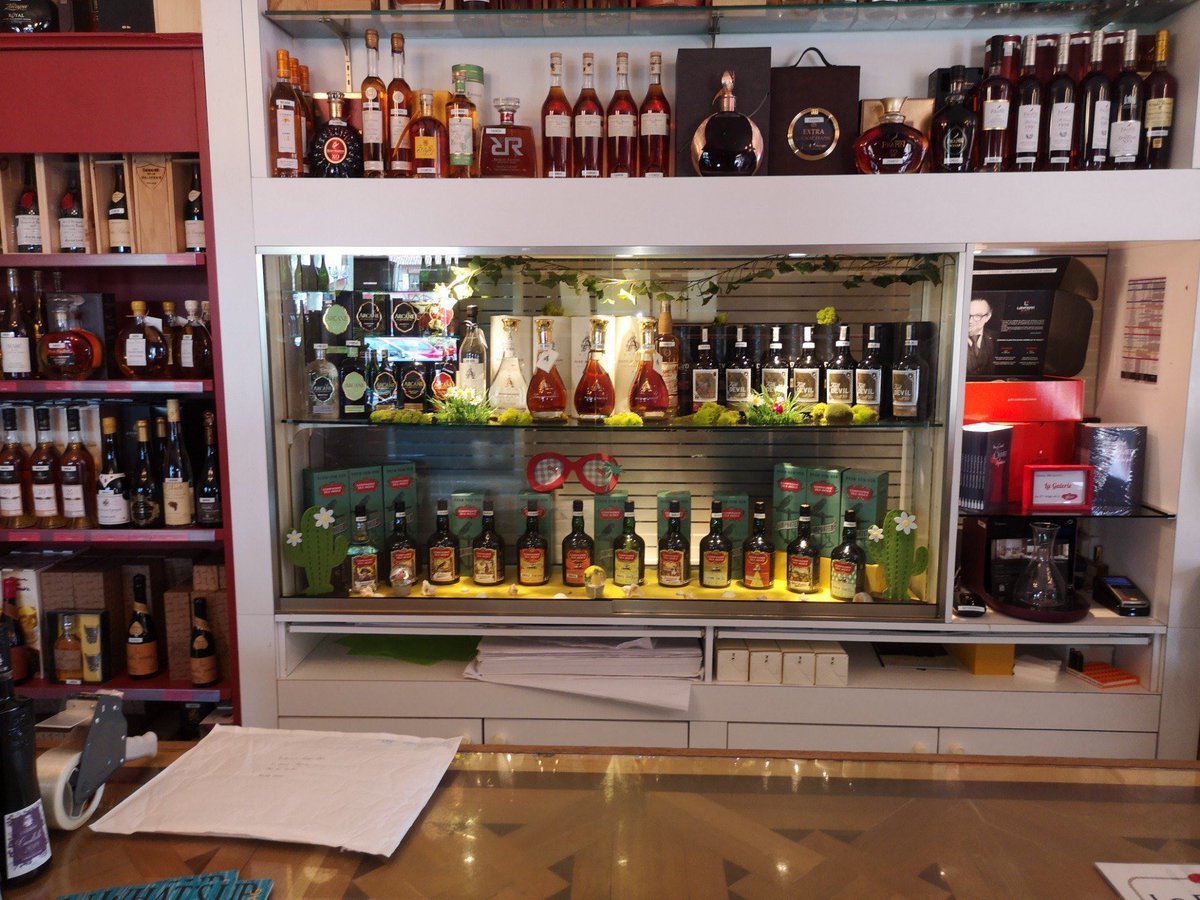 diva_france's tweet photo. Nous sommes heureux d'être référencés au Village Georges Blanc au sein de ses hôtels et restaurants dans l'Ain ! ⭐️⭐️⭐️⭐️⭐️

Retrouvez donc les rhums Arcane, A1710, Kill Devil, Vanua Rum et Compagnie Des Indes !

#georgesblanc #michelinstar #france #rhum #divafrance https://t.co/dlIhNkTc0r