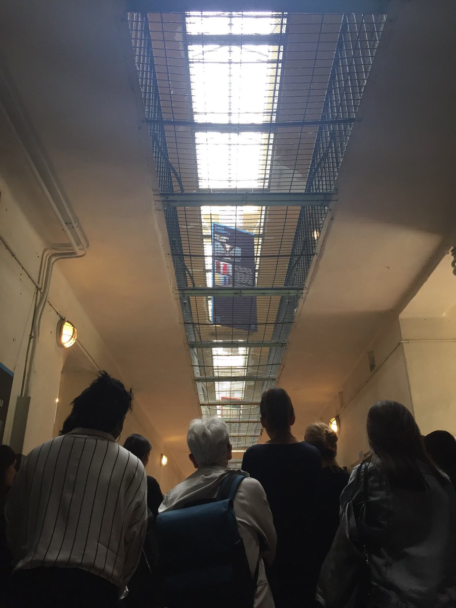Droits_Debout's tweet photo. Notre Certificat Universitaire #droitsdebout se termine par la visite de l’ancienne #prison de Montluc, utilisée pendant la Seconde Guerre mondiale, elle devient prison civile à partir de 1947 et ferme ses portes en 2009 comme maison d’arrêt pour femmes. https://t.co/5df2jI92JL