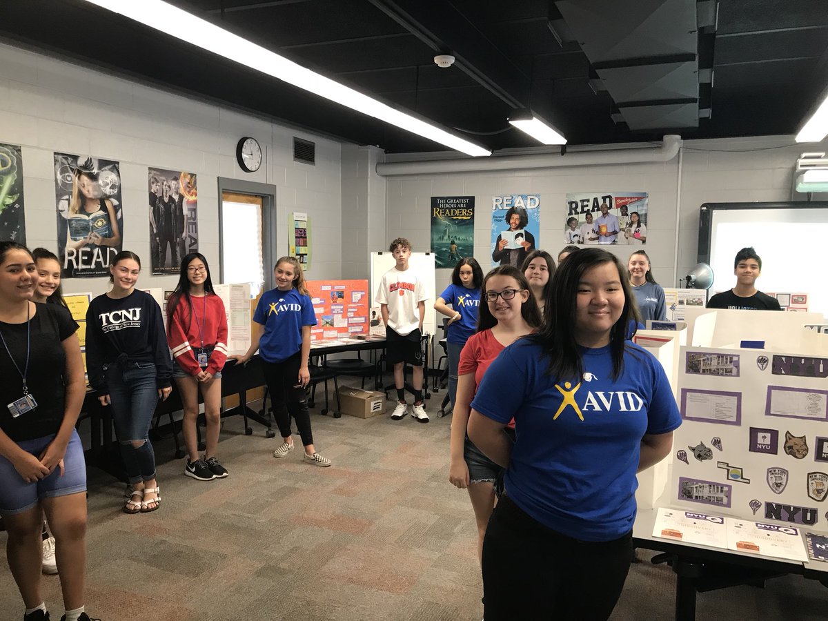ThisIsMsSavage's tweet photo. HHMS AVID Annual College Fair @EdisonAVID  @AVIDEasternDiv @avid https://t.co/DvqNzwgnIc