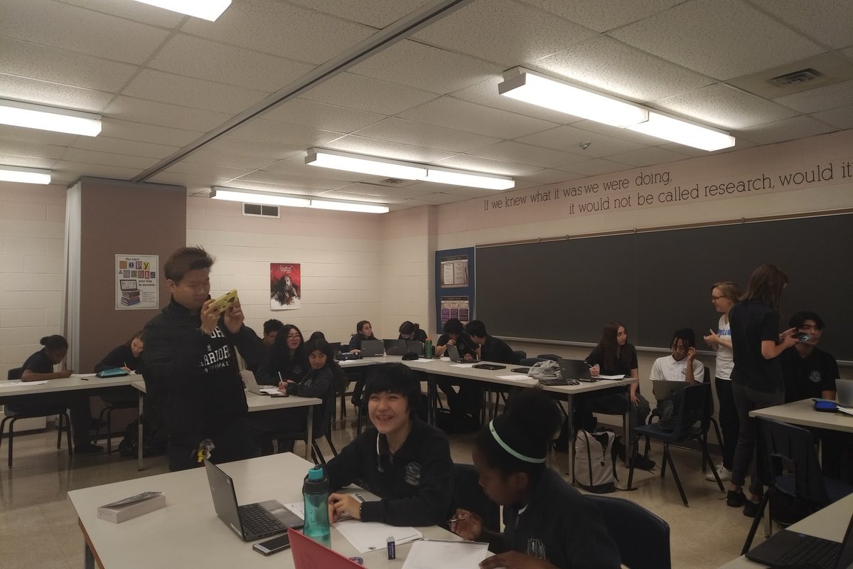 Design Thinking in action: Idello workshop in French creating podcasts with <a href="/IdelloTFO/">IDÉLLO</a> @SBAtoday <a href="/sbastudgov/">SBA Student Gov</a> <a href="/ycdsb/">York Catholic District School Board</a> <a href="/MsDharmai/">MsDharmai</a> <a href="/SBA_StudCo/">SBA Student Council</a> <a href="/abfalconi/">Ab Falconi</a>