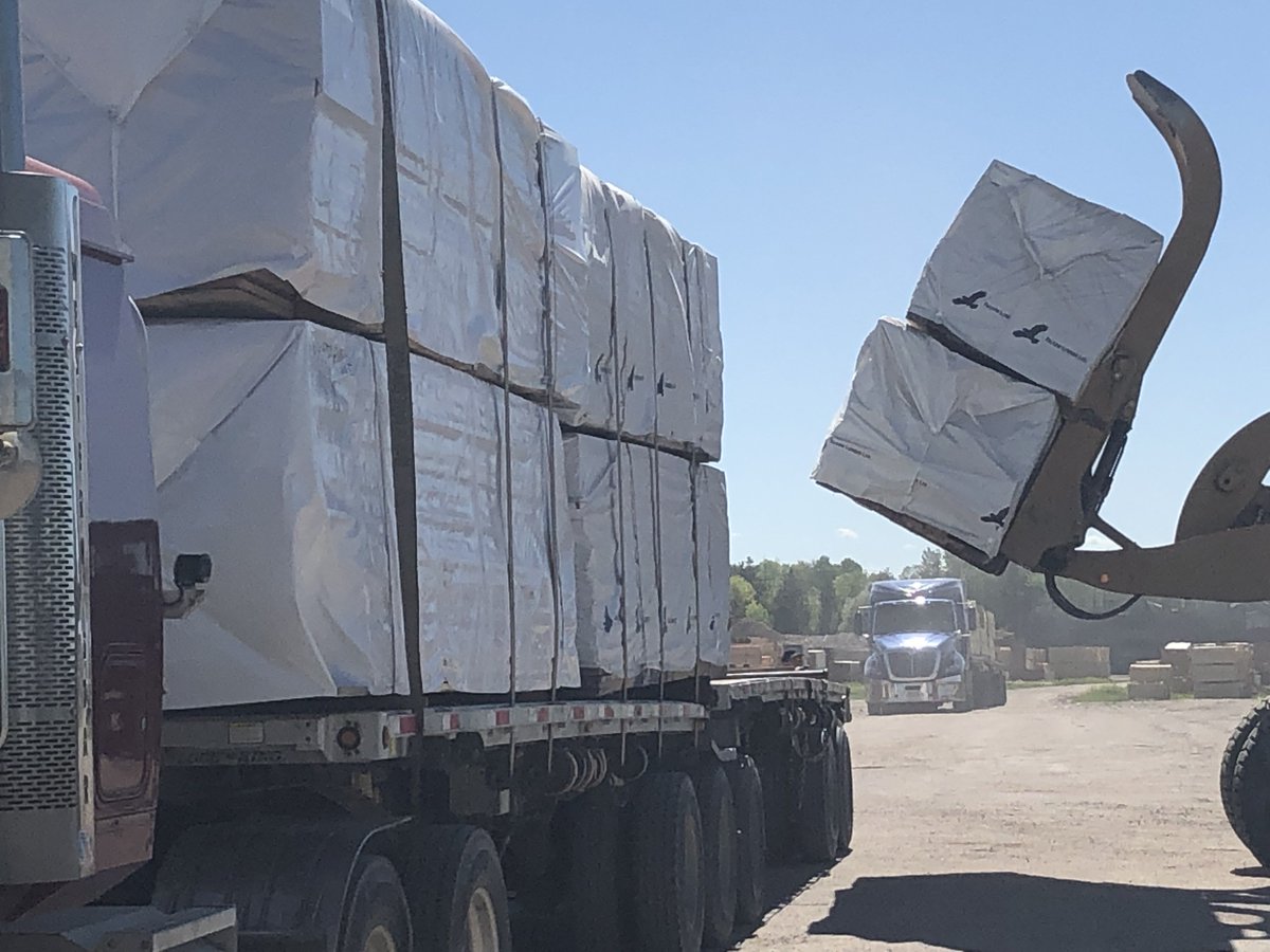 lumbersource's tweet image. Busy loading trucks at the mill. We ship to both Domestic and International markets. Feel free to give us a call 416 481-5246 Ext 265