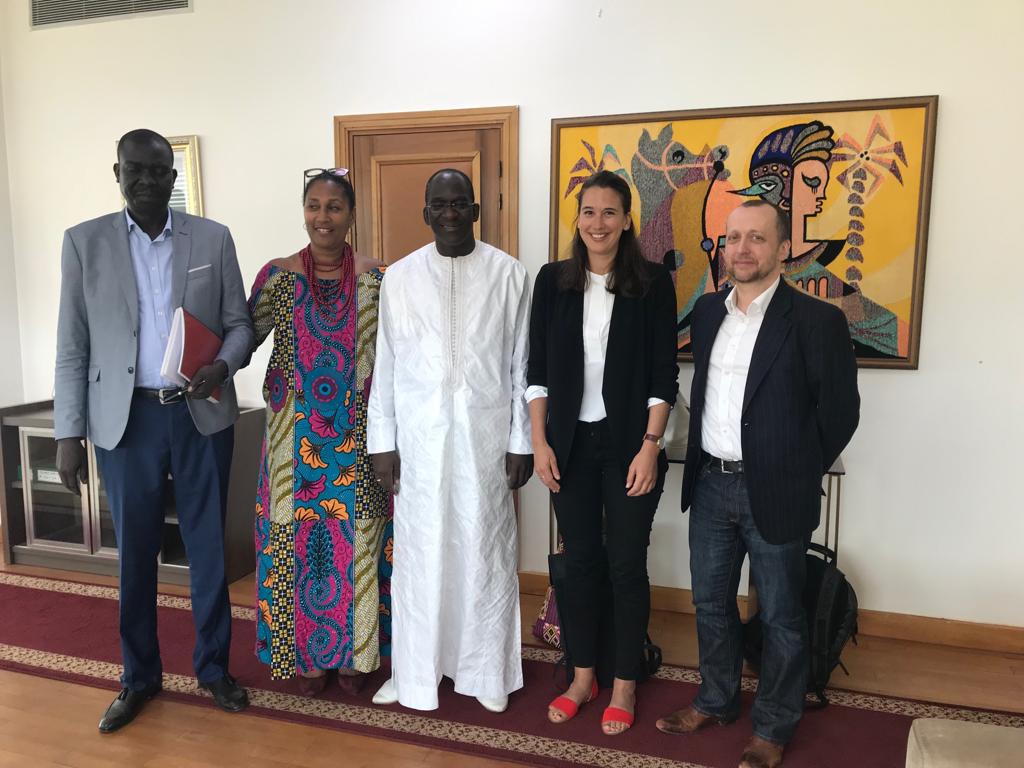 Ministère de la santé du Sénégal. Visite de la délégation de la Fondation Gates pour discuter de l'assistance technique de la Fondation au système de santé, plus particulièrement sur la chaîne d'approvisionnement des produits de santé avec ARC. #ARCWA_CountryEng