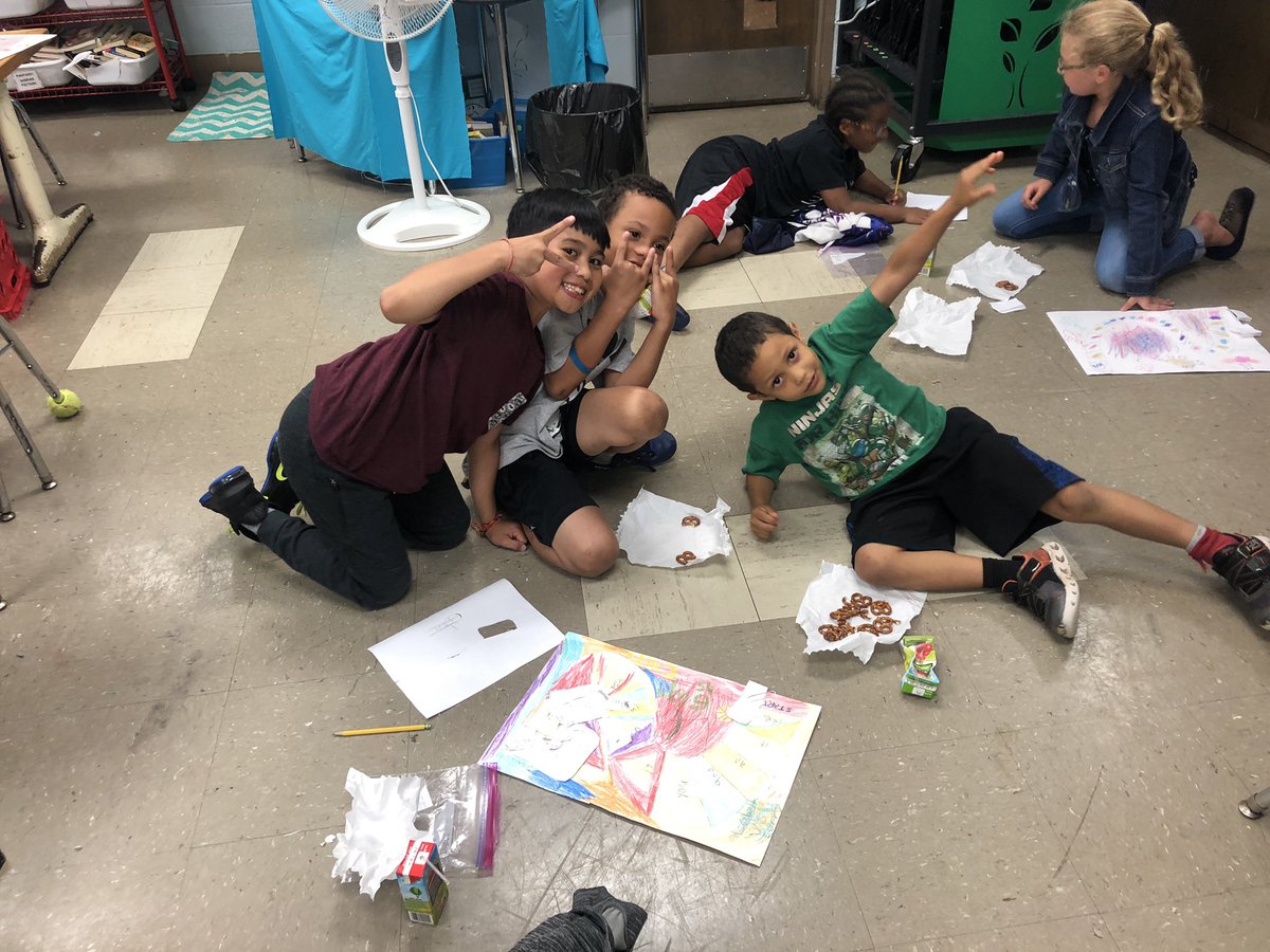 TheBarbashShow's tweet photo. Celebrating a fantastic year of reading with our K buddies from Mrs. Knightโs class! @MPS_Martin @mpspride #MartinMustangsRead https://t.co/FoBrK6wWIy