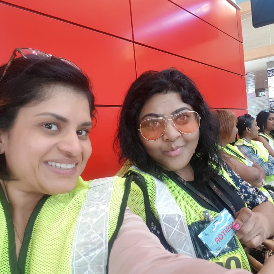 RachelVadi's tweet photo. We #QueenSlay even the reflector jackets cos we #fashionistas 😍😍 At the #MediaLaunch of @emirates, experiencing #FirstClassCabin with @PatelSalma #FlyEmiratesFlyBetter https://t.co/FNqYn3vhqu