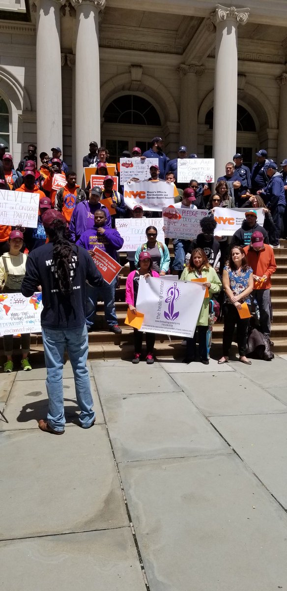 akilaworksongs's tweet photo. Though the FATHER'S DAY PLEDGE AGAINST VIOLENCE is celebrating its 10th anniversary, the organizers have been creating safe spaces for people for decades. May the anti-violence work continue until it doesn't have to anymore! #AKILAWORKSONGS is a #ProudCoSponsor (again!) of #FDPAV https://t.co/sIFOr4HZqt