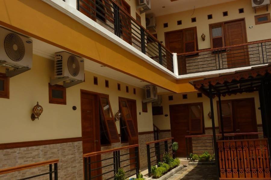 sewakost's tweet photo. Wisma Aljabar - Kost dekat UI Depok. Lokasi kost hanya 300 meter dari pintu belakang UI (area Vokasi). Fasilitas: AC, kamar mandi dalam, perabot, wifi 30 Mbps, Cocok untuk mahasiswa UI yang mencari ketenangan. https://t.co/dQf7YRy8zs #sewakost #kostui #kostdepok https://t.co/pBJDBcM4Kz