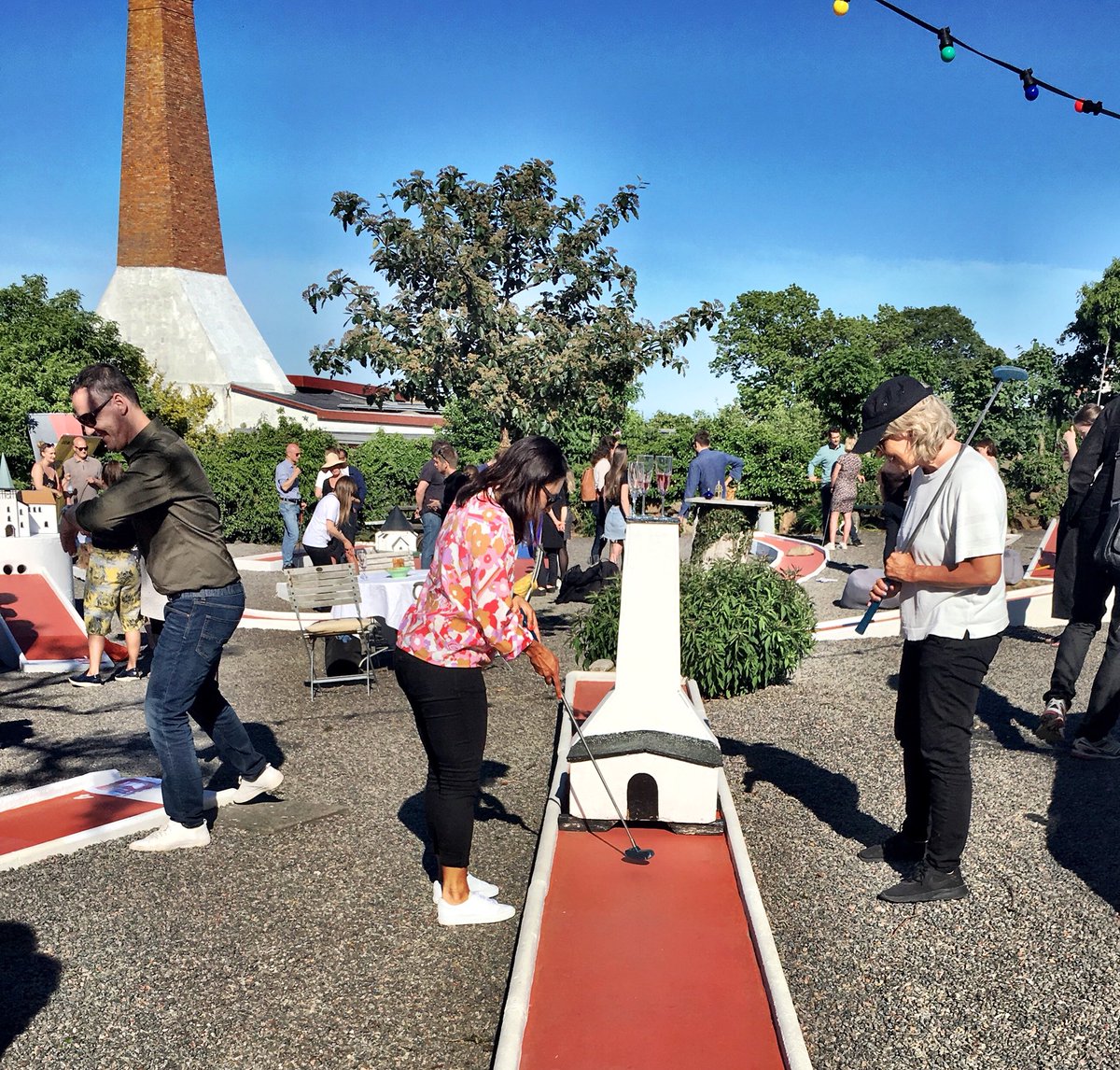 frugahrn's tweet photo. Verdensmålsminigolf. Hvert hul debat om et mål. God ide @CBScph #fmdk #otwdk https://t.co/iNb9j9lgbu