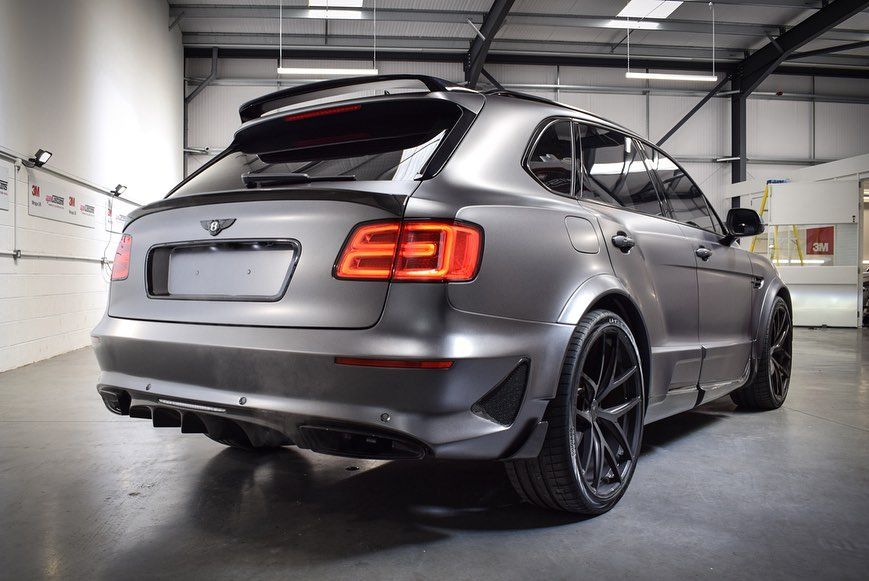 ngdigitalas's tweet photo. 51 shades of grey. Bentley Bentayga Onyx Concept foliert med 3M Satin Dark Grey av @apmcustoms. Repost fra @3mwrapsuk #wrapfilms #3m1080 #3mwraps #carwrap #fullwrap #vinylwrap #vehiclewrap #wrap #wrapped #wrapping #carwrapping #foliering #darkgrey  https://t.co/2GAwKjCbux https://t.co/jalQOF8Mjc