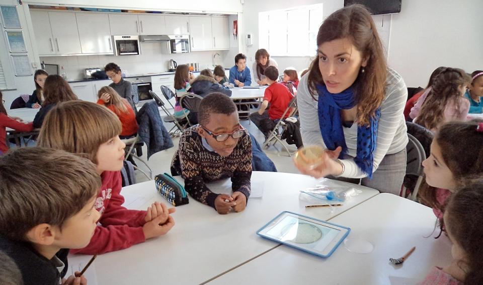 cibervoluntario's tweet photo. #EmpoderaxlosODS 👩🔬 Ya está en la web de @EMPODERA_org la entrevista a @JoanaMoscoso, fundadora de @NativeScientis1 Fomentando la inclusión social de jóvenes #migrantes y el multilingüismo a través de la #ciencia 👉 https://t.co/q8RYrpJa4N #ODS #Tech4Good #Educacion #SDGs https://t.co/DqVCWdho9f