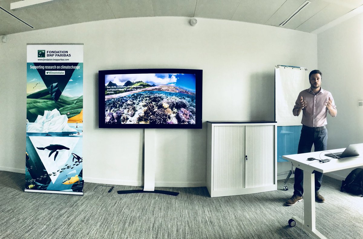 [#Environnement] Est-ce que dans le futur, des récifs coralliens qui perdent leur complexité pourront toujours protéger les côtes ? @ParraviciniVale chercheur au <a href="/criobe_pf/">criobe_pf</a> et Directeur d’Etudes @EPHE_fr nous explique son projet <a href="/reef_services/">ReefServices</a> aujourd’hui chez BDDF 🐟