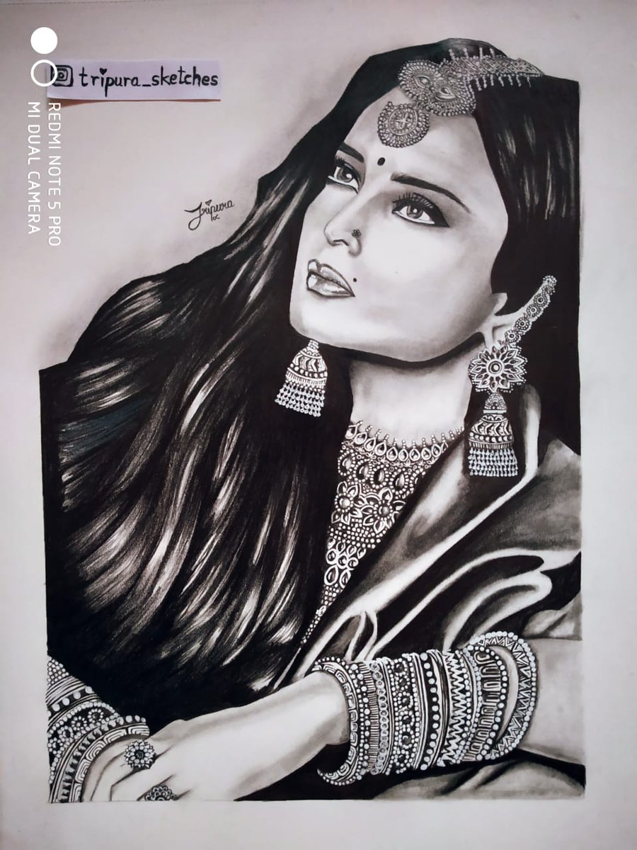 tripurasketches's tweet photo. Sketch of #rekhaji by @tripura_pasnur 
#rekha #bollywoodactress #indianactress  #amitabhbacchan #legends #love #dance #music #oldbollywood #bollywood #indiancinema  #singers #sketch #artists #potrait #drawing #graphite #india #illustration #art #beauty #sketchofday #gulzar https://t.co/czzCTIObgF