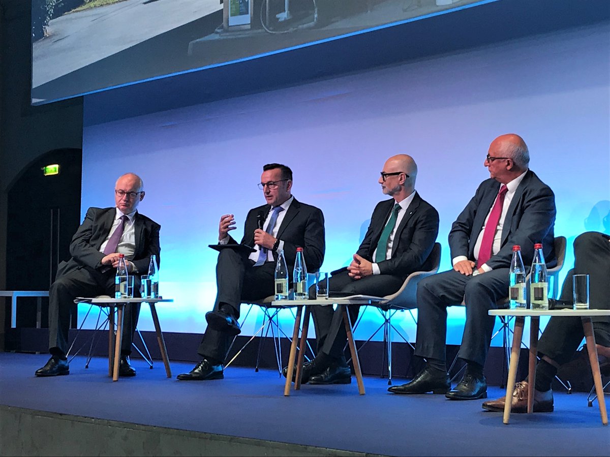 ONTRAS_Netz's tweet image. Unser CEO Ralph Bahke ist heute auf dem Panel "Nachhaltige #Netze" der @GIEBrussels Annual Conference: „Wir brauchen ein klares Bekenntnis für erneuerbare Gase und die #PtG-Technologie. Die FNB bereiten sich bereits heute auf die #Wasserstoffwelt der Zukunft vor!“ #GIEParis2019