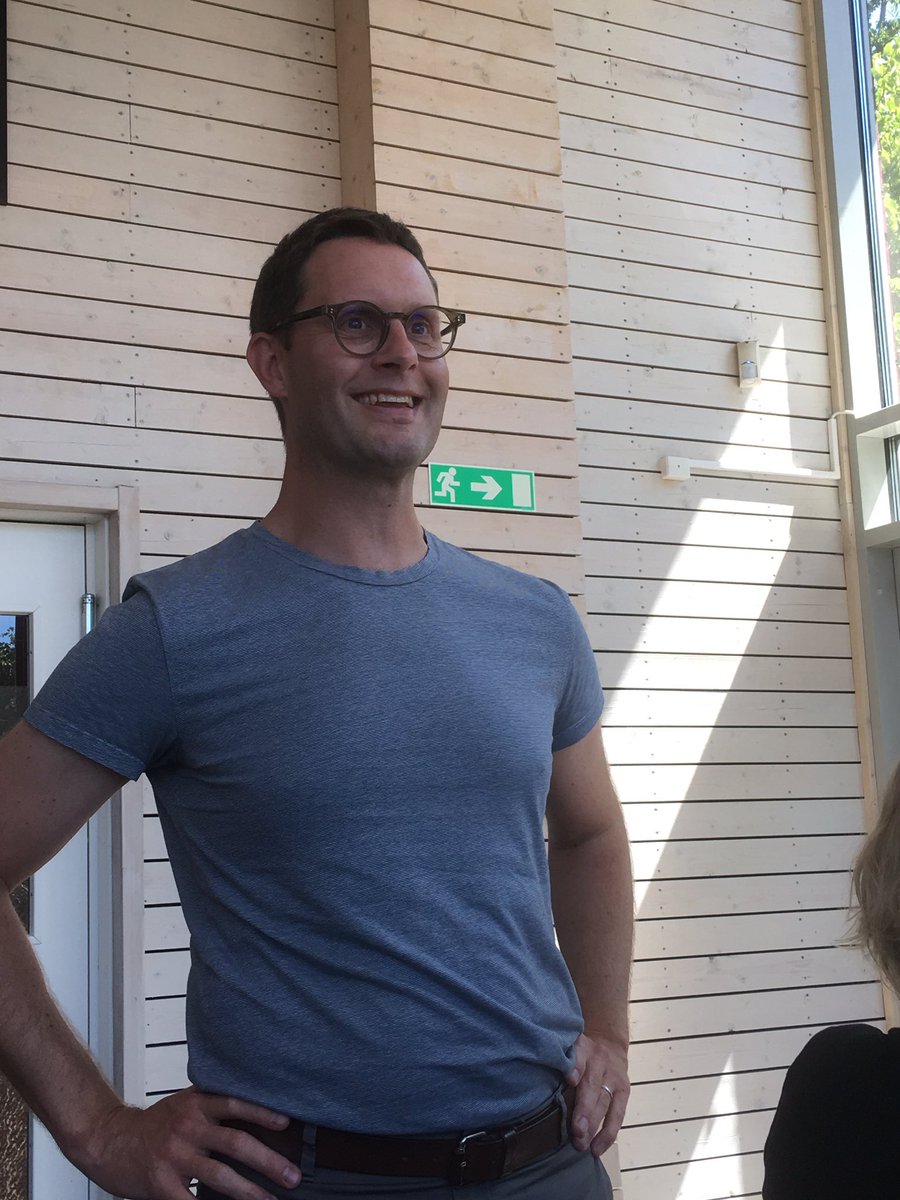 Idag avtackar vi världens bästa stadsbyggnadsdirektör <a href="/HorningMarcus/">Marcus Horning</a>! Efter tre år av fantastiska insatser för <a href="/lundskommun/">Lunds kommun</a> tar han nu steget till <a href="/malmostad/">Malmö stad</a>. 
Marcus - tack för storartade prestationer! Du är en av de klokaste &amp; varmaste personer jag haft nöjet att lära känna!