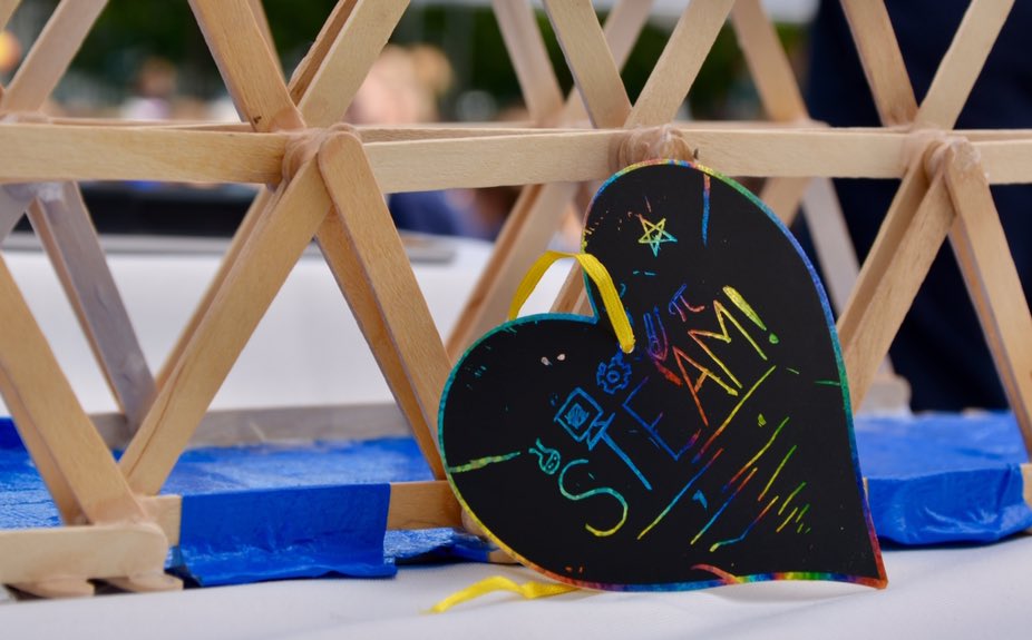 McSofason's tweet photo. Thank you for a fantastic STEAM festival @TBSWarsaw #NAEInspiredbyMIT #STEAM #naisdublin #NAEEME #BeAmbitious #NAESTEAMFestEME https://t.co/cl0s8YhnQ1