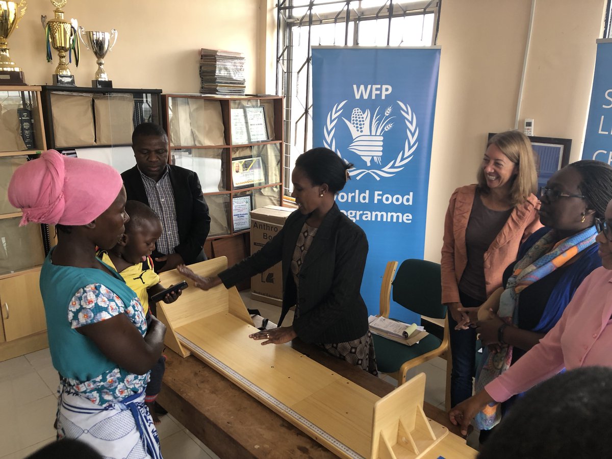 WFP_Tanzania's tweet photo. Today, WFP Deputy Country Representative, Wendy Bigham, handed over 54 height boards to Chamwino District Executive Director, Athuman H. Masasi to support better tracking of stunting and nutrition levels in children to help give them a healthy, happy start 👶🏿🤱🏿#SmartSimplicity https://t.co/btUGLg8csS