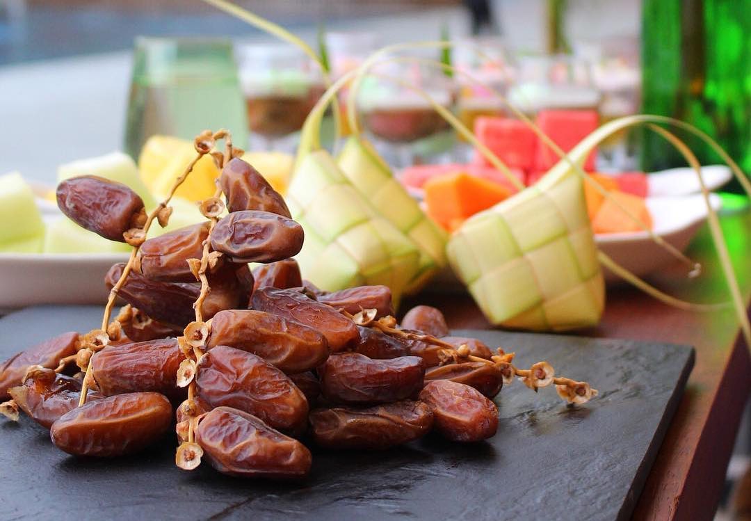 AlanaHotels's tweet photo. Popular in Ramadan season, dates are very nutritious; it contains lots of vitamins &amp; fructose, what makes them great source of energy.
#AlanaHotels #ArchipelagoInternational https://t.co/JIHR1Ba3wb