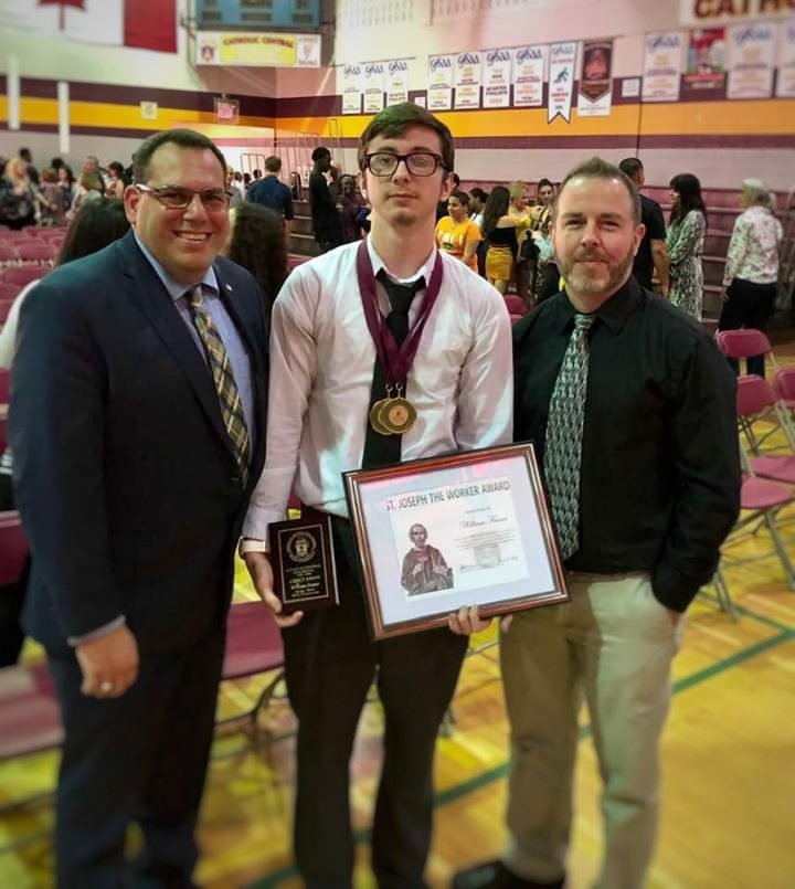 designteacher1's tweet image. Congrats to Will Fraser on his #technicaldepartment excellence award in #design 🎖 🎖 🎖 
What a great evening showcasing all of our hard working and gifted students. #weAREcch #cchtech

#designcentral #designclassrocks
@CCHcomets @WECDSB @WECDSBPathways