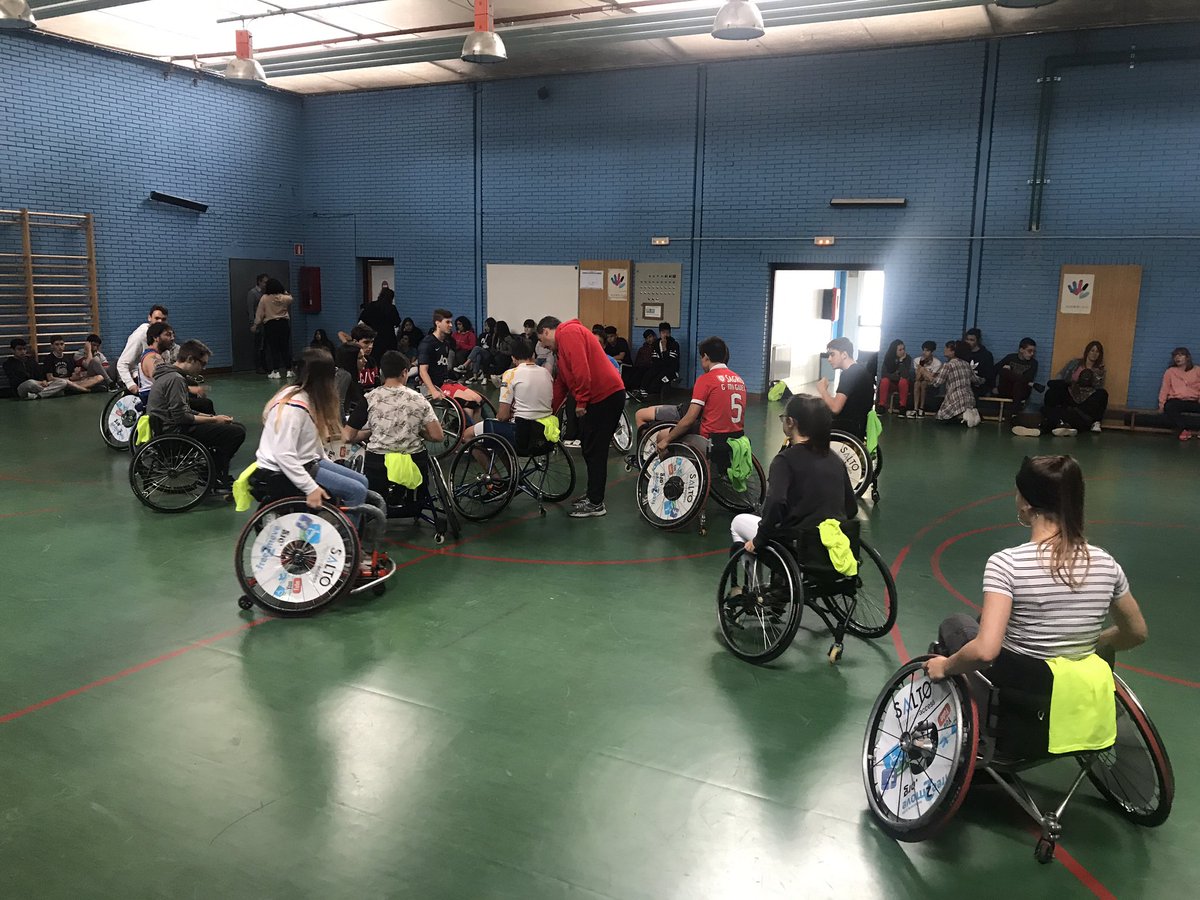 Hoy con los alumnos de IES Hirubide de Irún hemos tenido una entretenida jornada de BSR con Oskar, Asier H y el entrenador Gonzalo.