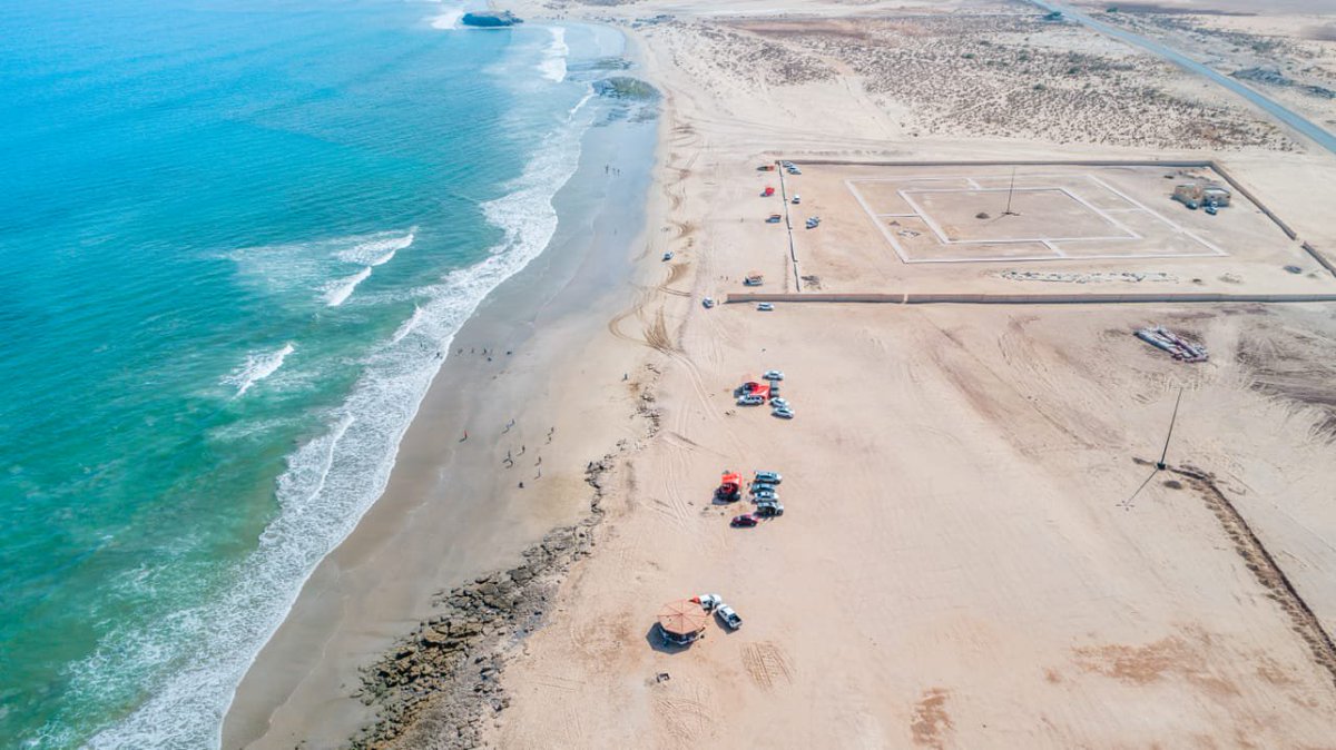 مدة الوقت بين الصورتين 40 دقيقة فقط والمسافة 40 كلم 😎

فرق درجة الحرارة بين #قرية_السويح ومركز ولاية #جعلان_بني_بوعلي

سواحل #جعلان_بني_بوعلي حباها الله بأجواء معتدلة طوال العام، ففي الوقت الذي تكون به درجات الحرارة تقارب 50° بدواخل #السلطنة تجدها لا تتعدى 29° بهذه السواحل
.