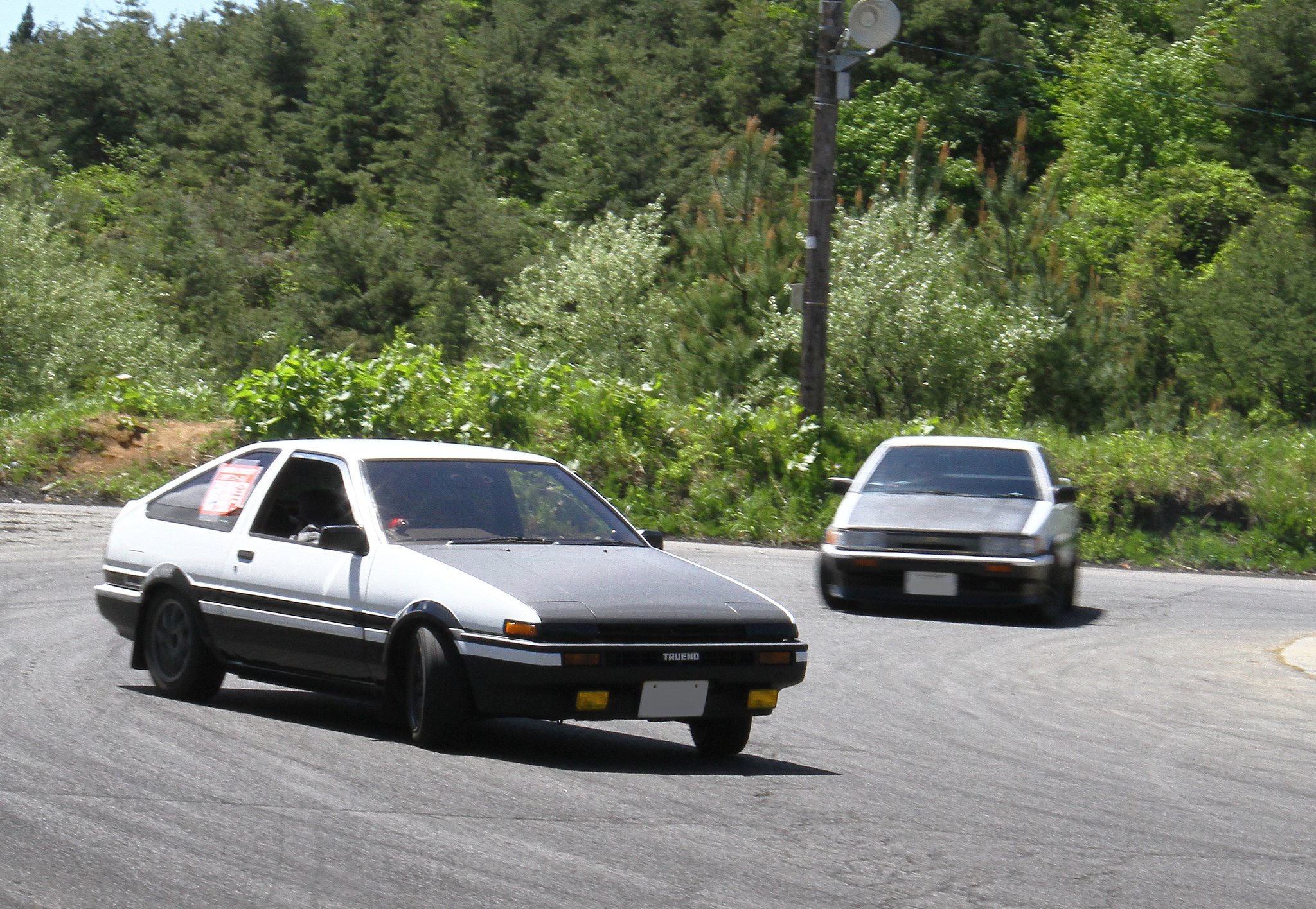 Keroyoso Ae86 お前らが中学生の頃買うって言ってた車と実際に免許取って買った車 中学生 俺 ハチロクのトレノ買う 小学生 弟 じゃあレビン買う 高校 俺 ハチロクのトレノ買う 中学生 弟 もちろんレビン買う 現在 俺 ハチロク トレノ