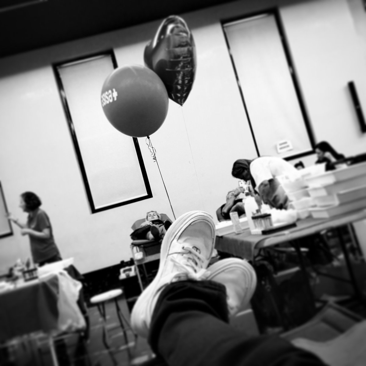 chus_san5's tweet photo. Desde mi camilla 🙄
#DiaMundialDelDonanteDeSangre #PracticaElDoning #FundaciónAsisa https://t.co/TwYgRGpJws