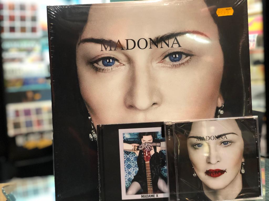 totemvertigo1's tweet photo. Ya a la venta #MadameX lo nuevo de @Madonna en WEB y tienda en formato #Vinilo, y #CD.
https://t.co/zAB62JPkOr
#NOWLegends #recordstore #tiendadediscos #recordshop #musica #totemvertigo #segovia #music #records #vinyl #DiscoVinilo #vinyls #vinyladdict #vinyllove #vinylcollection https://t.co/SoDnkPwGyw