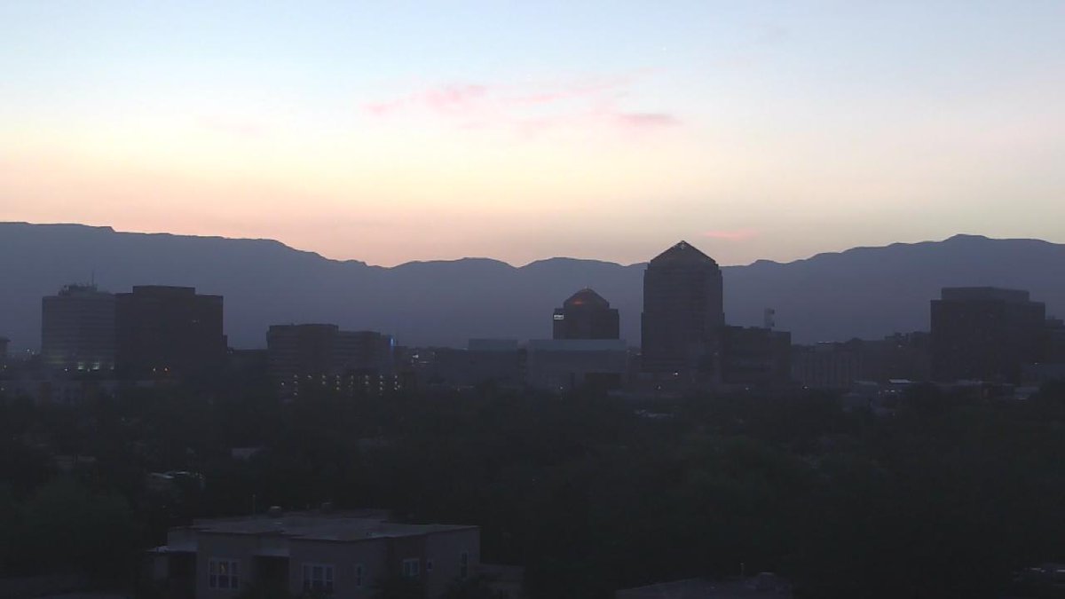 wakeupnm's tweet photo. KristenCurrieTV Friday, June 14th 2019
-- Sunrise: 5:51AM
-- Sunset: 8:21PM
-- Daylight: 14hrs &amp; 30min

#Albuquerque #NewMexico #KRQEMornings krqe https://t.co/kSSlDG728n
