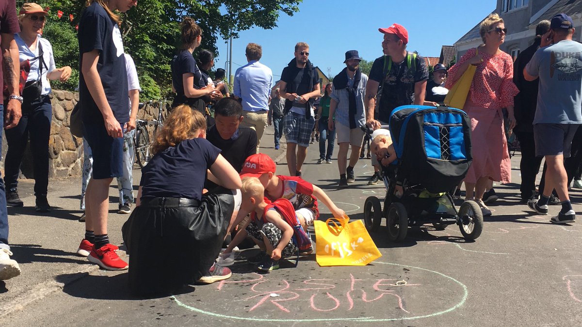 Vi er klar med pusterum, hjerterum og lirumlarum -pop up event på Hovedgaden. Tag en pause fra Folkemødet med os #fmdk #mereleg #uperfekt er helt perfekt!