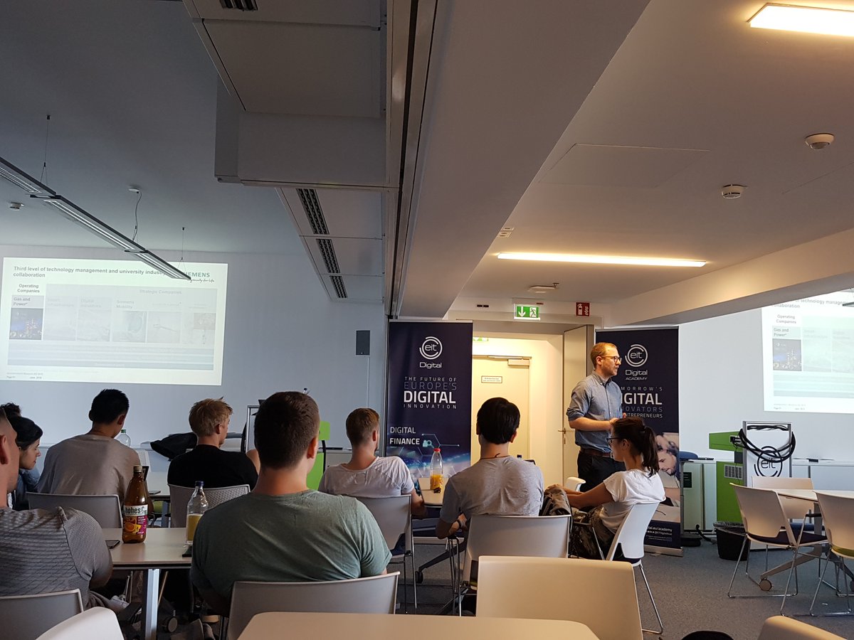 Many thanks to Sebastian Dreßen from <a href="/SiemensDE/">Siemens Deutschland</a> for explaining their approaches/instruments for managing #technologies. Excellent wrap up of issues that we have discussed throughout the semester in our co-lectured #TechMgmt course by <a href="/sors_s/">Sors Funana</a> <a href="/TUBerlin/">TU Berlin</a> and @khoelzle <a href="/unipotsdam/">Universität Potsdam</a>