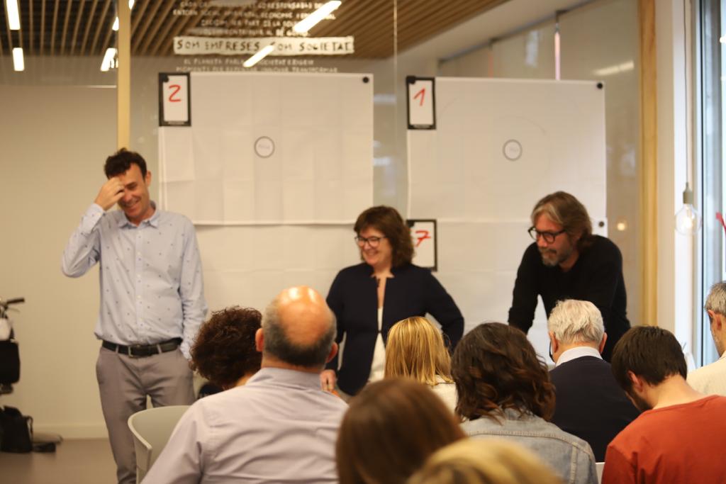 grup_efebe's tweet image. Ahir, en el marc de la @BcnDesignWeek sessió de workplace i DesignThinking amb @roc i @lukihuber1 &quot;Innova i co-crea espais de treball amb la ment del disseny&quot; a @grup_efebe 

@BCD_barcelona #BarcelonaDesignWeek