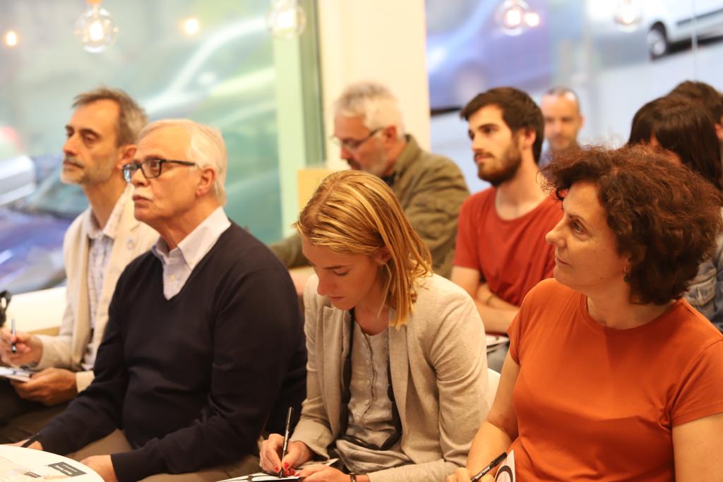 grup_efebe's tweet image. Ahir, en el marc de la @BcnDesignWeek sessió de workplace i DesignThinking amb @roc i @lukihuber1 &quot;Innova i co-crea espais de treball amb la ment del disseny&quot; a @grup_efebe 

@BCD_barcelona #BarcelonaDesignWeek