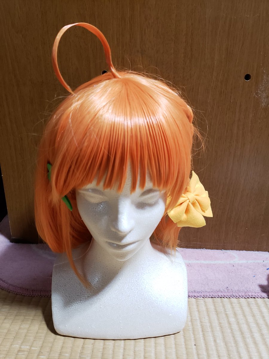 のんのん 千歌のウィッグをセットし直したんだけどアホ毛が強くなりすぎて笑ってる T Co P7er4eeamw Twitter