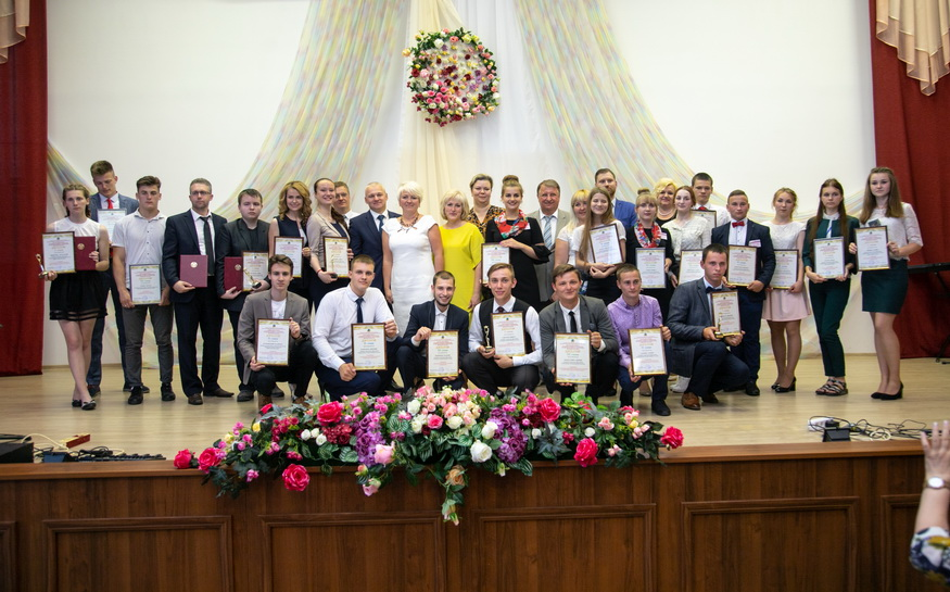 EducationMinObl's tweet photo. 11 июня 2019 года в Слуцком государственном колледже впервые прошел областной фестиваль учреждений профессионального образования «Территория опыта, достижений и возможностей». https://t.co/M3aL6rfCay