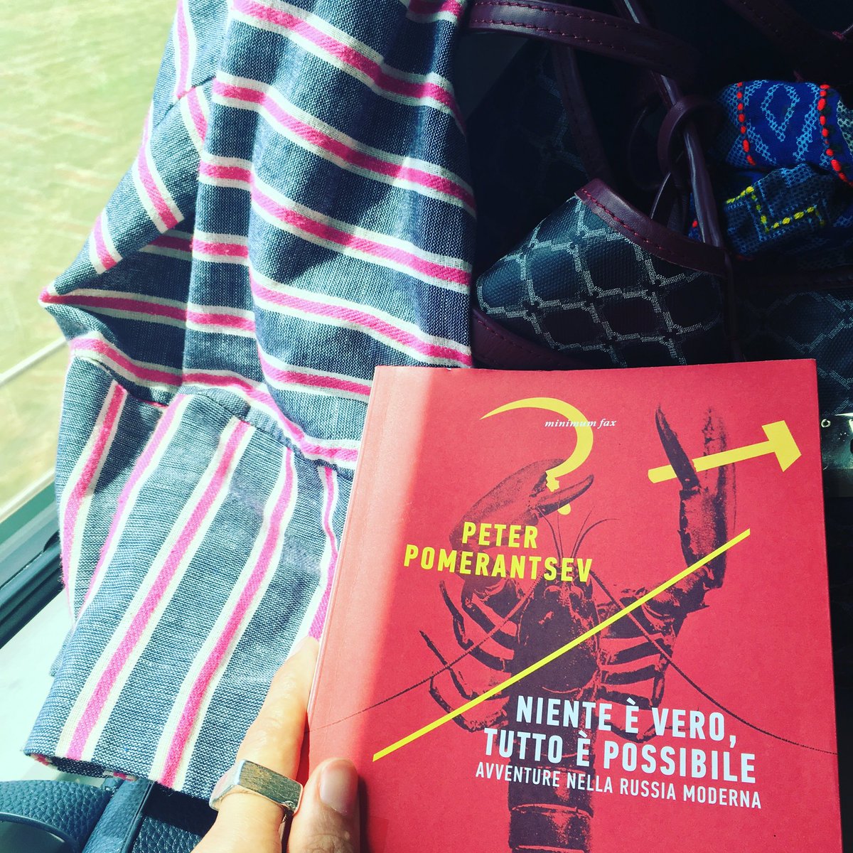 Giusy_Andreano's tweet image. Compagno di viaggio russo interessante 🇷🇺 #Russia 🇷🇺 #PeterPomerantsev  #FabrizioCoppola 🦞#minimumfax
